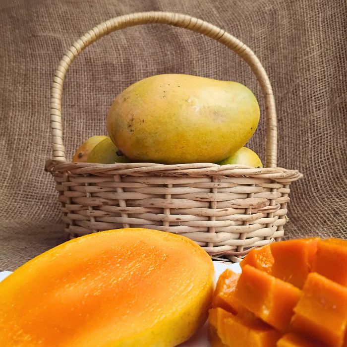 Amrapali Mangoes | Organically Grown | The Staple Kaka
