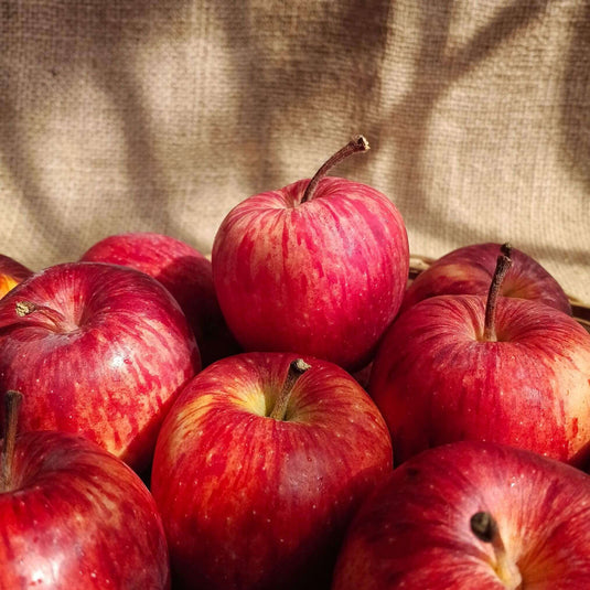 Crisp Kinnaur Tiny Apples- The Staple Kaka